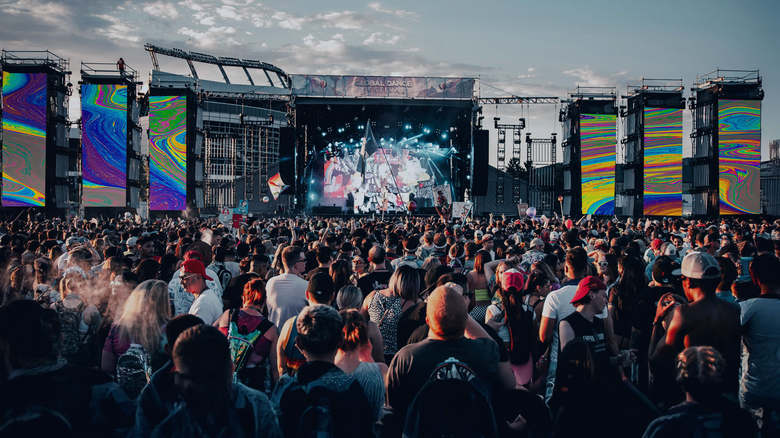 How Digital Out-Of-Home Is Turning Up The Volume At Music Festivals How Digital Out-Of-Home Is Turning Up The Volume At Music Festivals